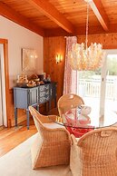 The Burrus House Inn Waterfront Suites