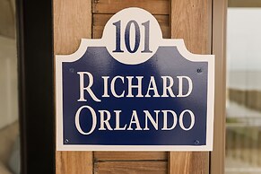 The Burrus House Inn Waterfront Suites