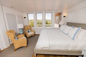 The Burrus House Inn Waterfront Suites