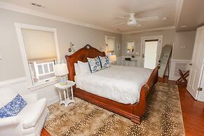 The Burrus House Inn Waterfront Suites