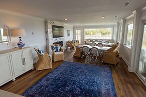 The Burrus House Inn Waterfront Suites