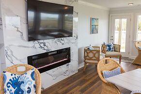 The Burrus House Inn Waterfront Suites