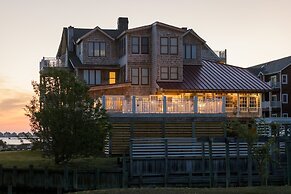 The Burrus House Inn Waterfront Suites