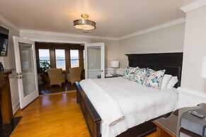 The Burrus House Inn Waterfront Suites