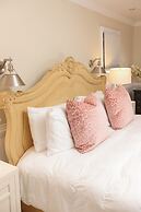 The Burrus House Inn Waterfront Suites