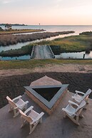 The Burrus House Inn Waterfront Suites