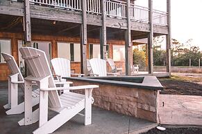 The Burrus House Inn Waterfront Suites