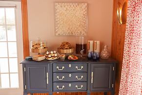 The Burrus House Inn Waterfront Suites