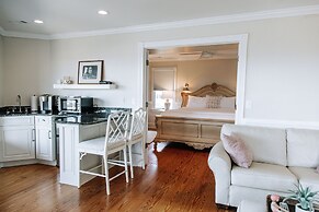 The Burrus House Inn Waterfront Suites