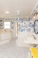 The Burrus House Inn Waterfront Suites