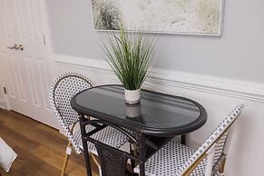 The Burrus House Inn Waterfront Suites