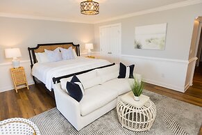 The Burrus House Inn Waterfront Suites