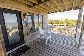 The Burrus House Inn Waterfront Suites