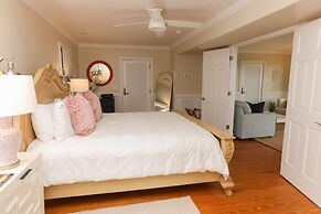 The Burrus House Inn Waterfront Suites