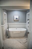 The Burrus House Inn Waterfront Suites