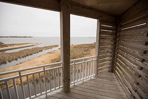 The Burrus House Inn Waterfront Suites