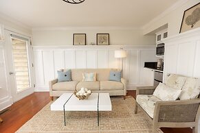 The Burrus House Inn Waterfront Suites