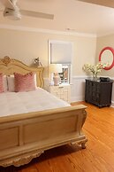 The Burrus House Inn Waterfront Suites