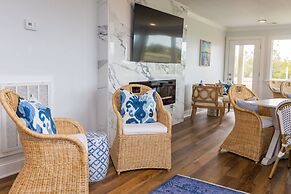 The Burrus House Inn Waterfront Suites