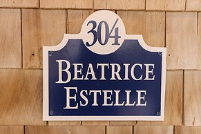 The Burrus House Inn Waterfront Suites