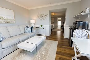 The Burrus House Inn Waterfront Suites