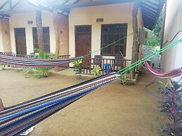 Surf & Relax Inn Arugambay