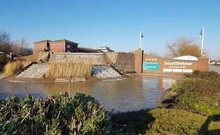 Gold Standard Caravan - SOUTH VIEW PARK