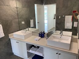 Aves Hotel & Resort - Retreat Center