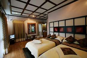 Kamayan sa Palaisdaan Hotel and Resort