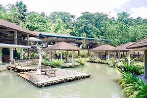 Kamayan sa Palaisdaan Hotel and Resort