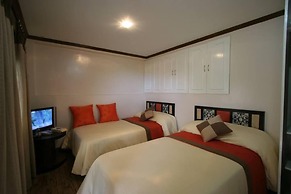 Kamayan sa Palaisdaan Hotel and Resort