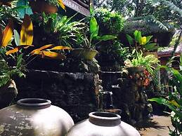 Kamayan sa Palaisdaan Hotel and Resort