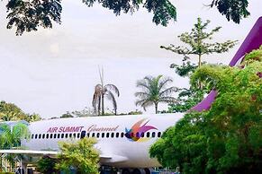 Kamayan sa Palaisdaan Hotel and Resort