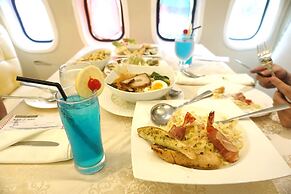 Kamayan sa Palaisdaan Hotel and Resort