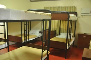 Kamayan sa Palaisdaan Hotel and Resort
