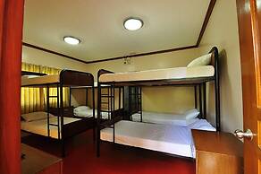 Kamayan sa Palaisdaan Hotel and Resort