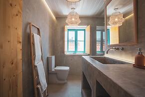 Azenhas do Mar West Coast Design & Surf