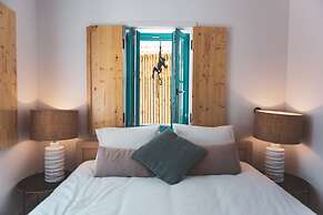 Azenhas do Mar West Coast Design & Surf