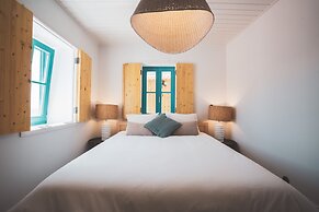 Azenhas do Mar West Coast Design & Surf