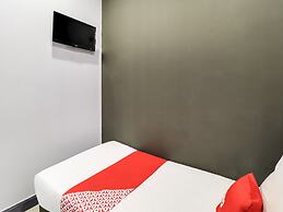 OYO 89381 Moonnight Hotel