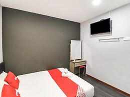 OYO 89381 Moonnight Hotel