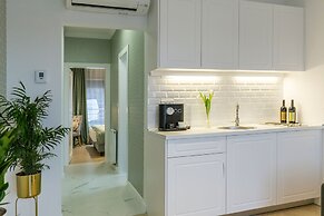 MM House - Adults Only