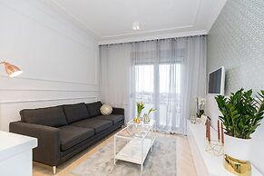 MM House - Adults Only