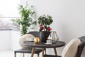 MM House - Adults Only