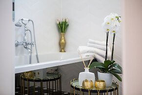 MM House - Adults Only