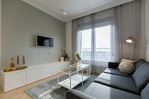 MM House - Adults Only