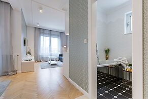 MM House - Adults Only