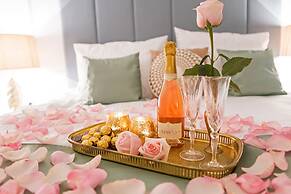 MM House - Adults Only