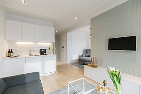 MM House - Adults Only