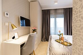 MM House - Adults Only